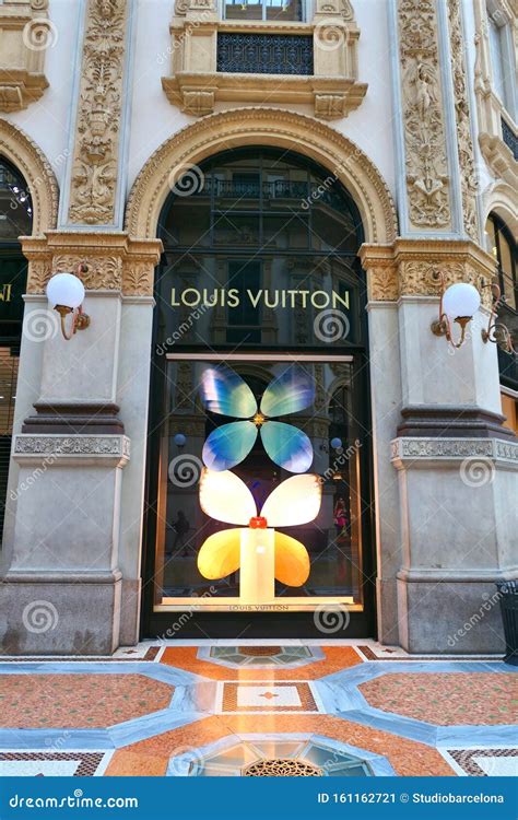 louis vuitton vuole il milan|Louis Vuitton milano black friday.